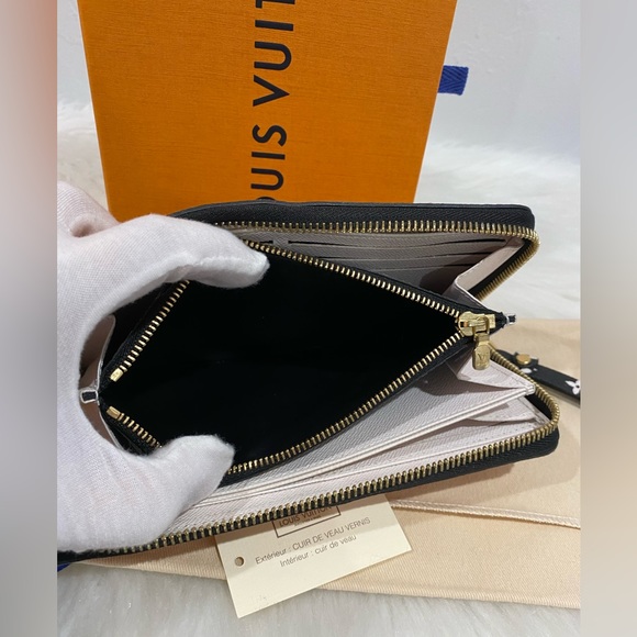 SOLD‼️Louis Vuitton Giant Monogram Crafty Zippy Wallet - Picture 10 of 17